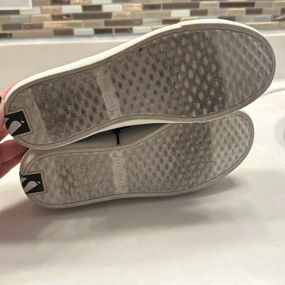 Women’s Skechers sneakers rose gold, and glitter. Size 8 1/2. - Picture 5 of 5